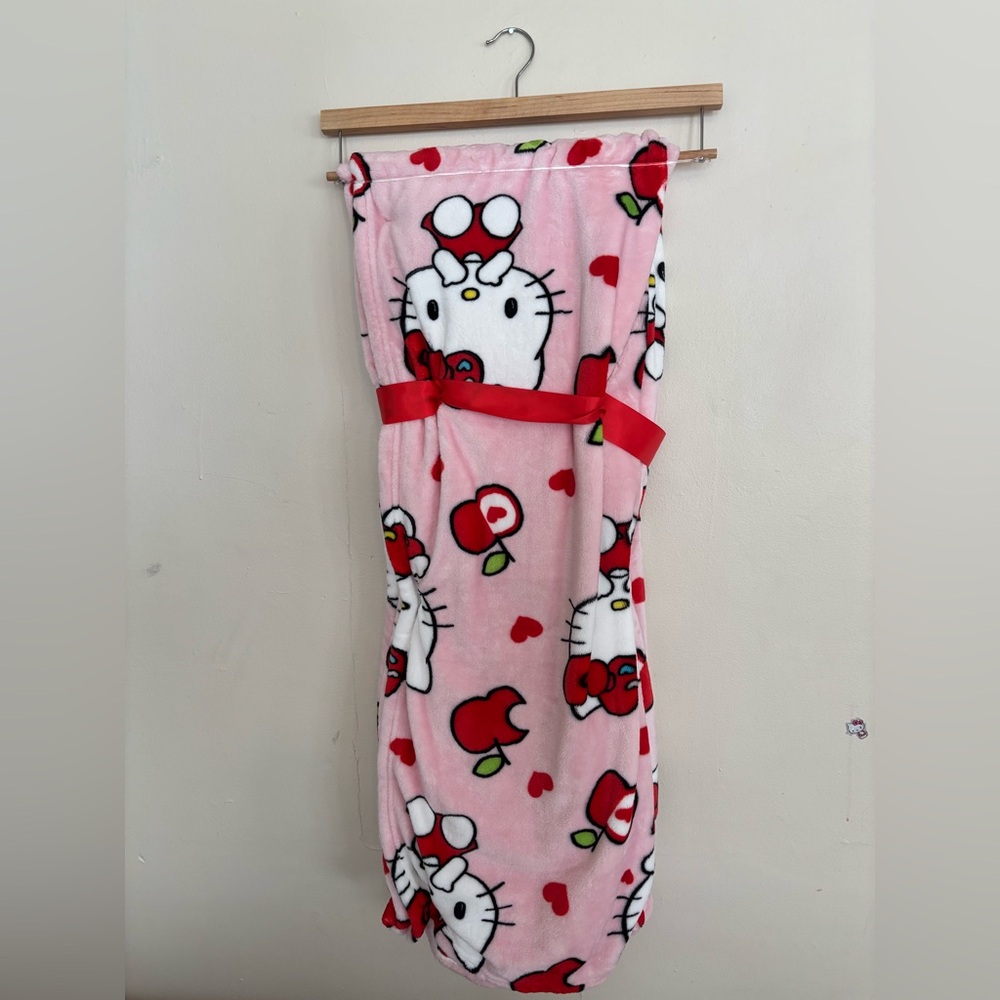 Hello Kitty Apple Heart Blanket New